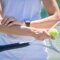 Łokieć tenisisty – objawy, przyczyny, leczenie