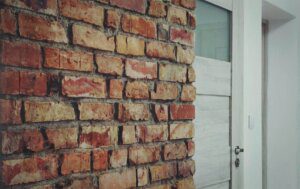 Niebanalne płytki ze starej cegły – wnętrze, o którym naprawdę marzysz
