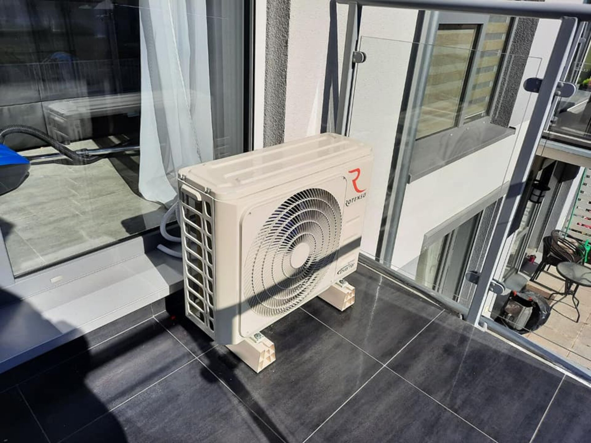 Klimatyzacja na balkonie – czy potrzebujesz zgody wspólnoty?