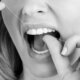 Nitkowanie zębów – dlaczego warto?